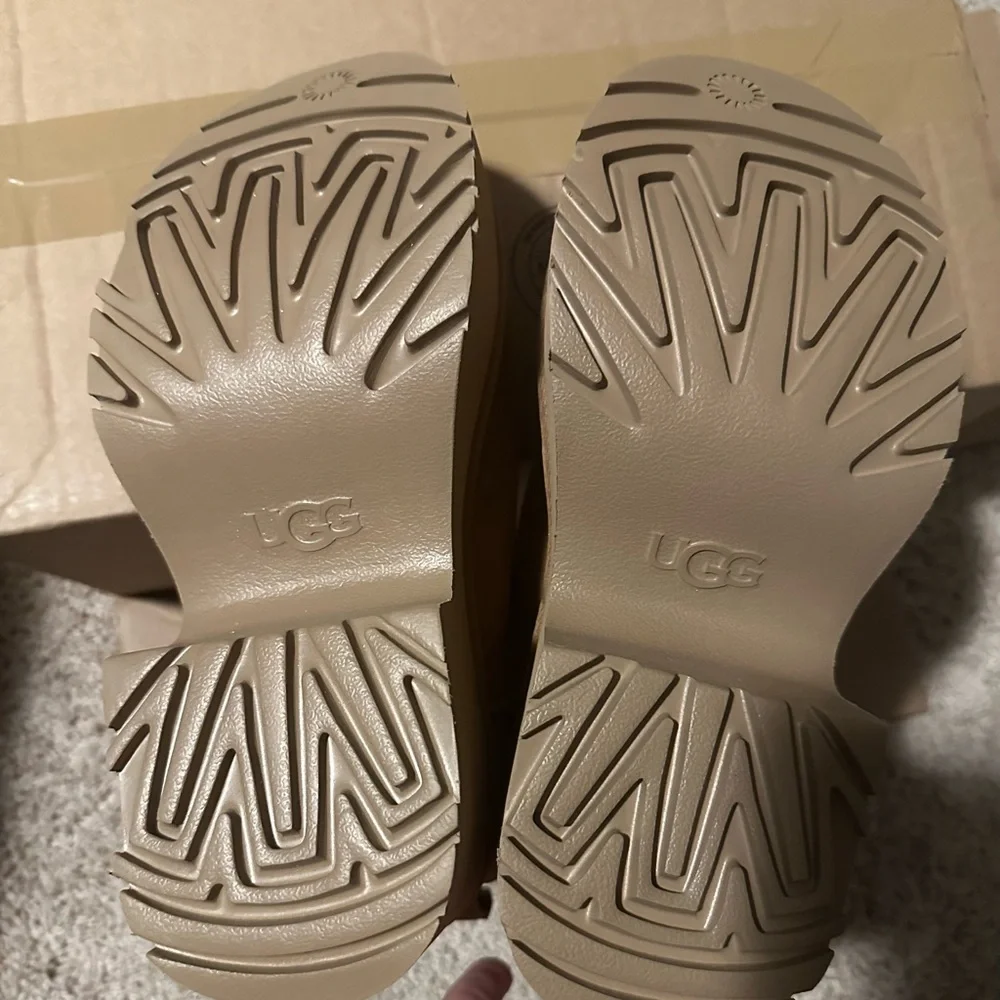UGG Cozy Tan Platform Ankle Boots - Picture 4 of 5